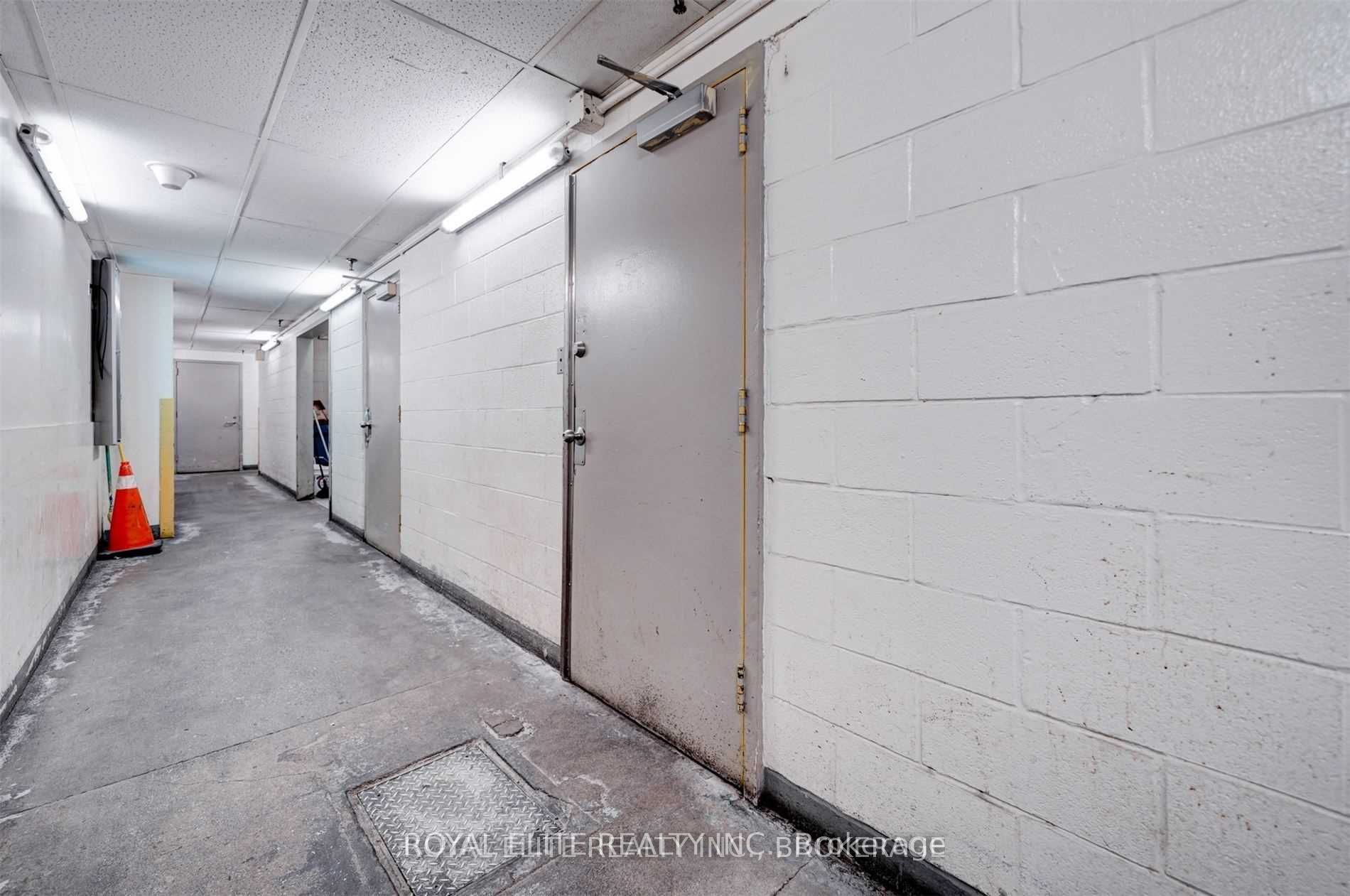 2 Bloor St E, #F5