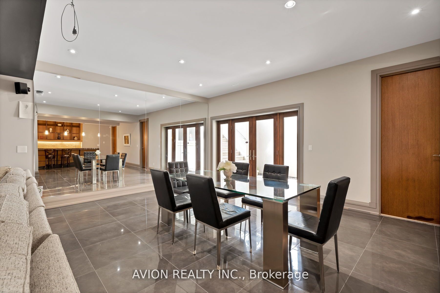 18 Fairmeadow Ave