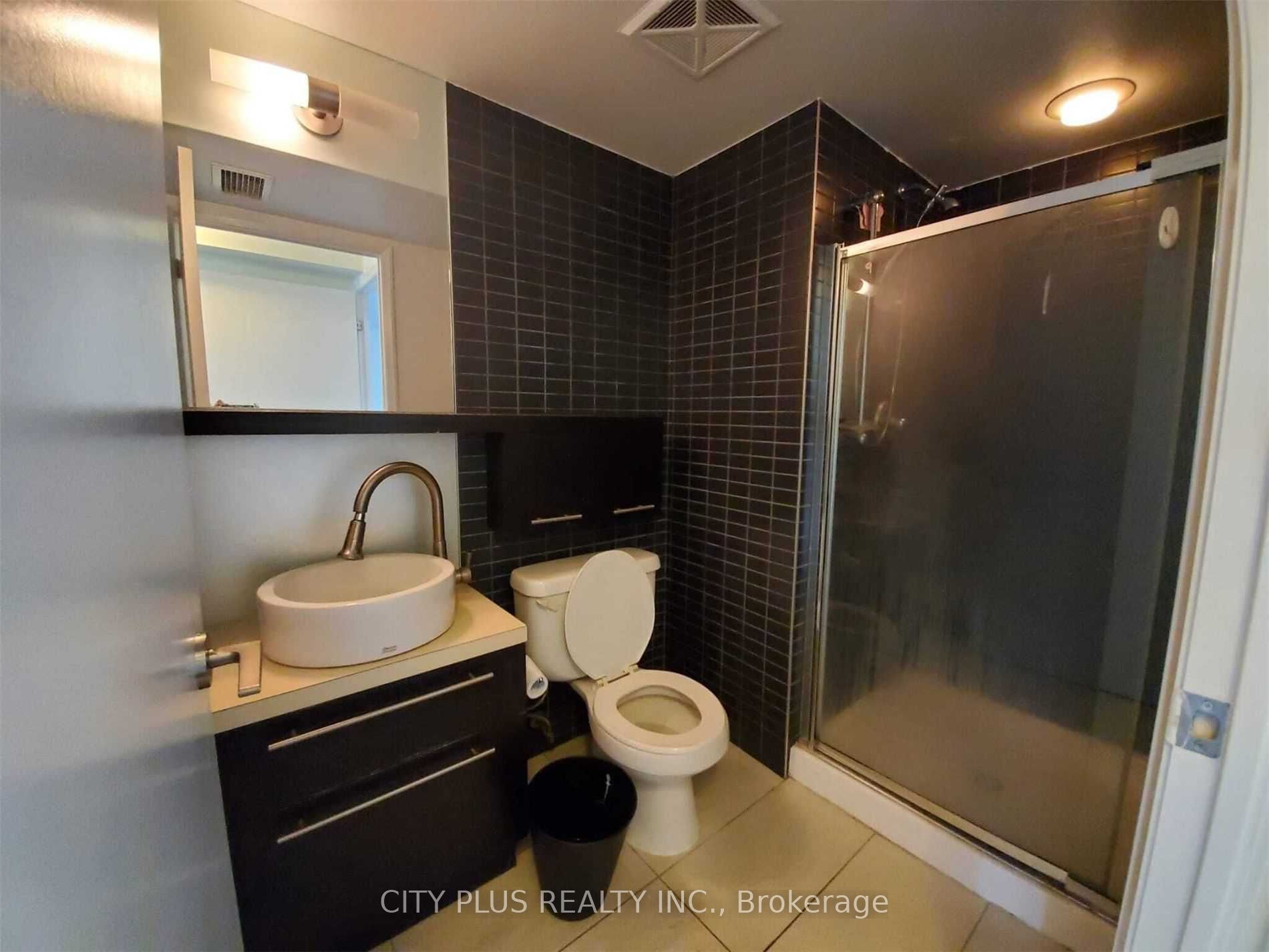 25 Carlton St, #1810