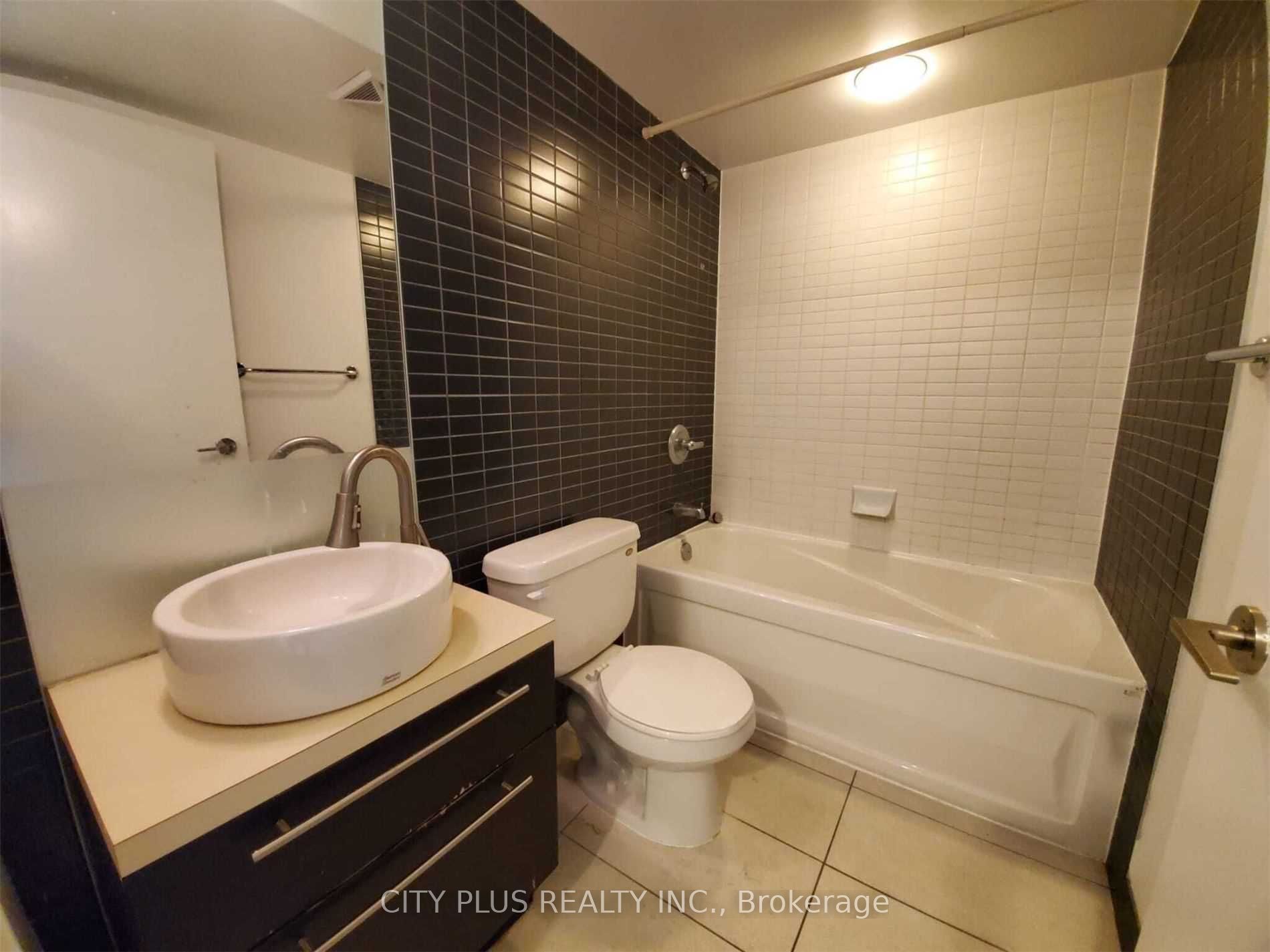 25 Carlton St, #1810