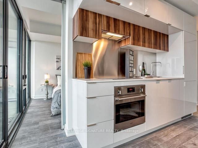185 Roehampton Avenue #2805