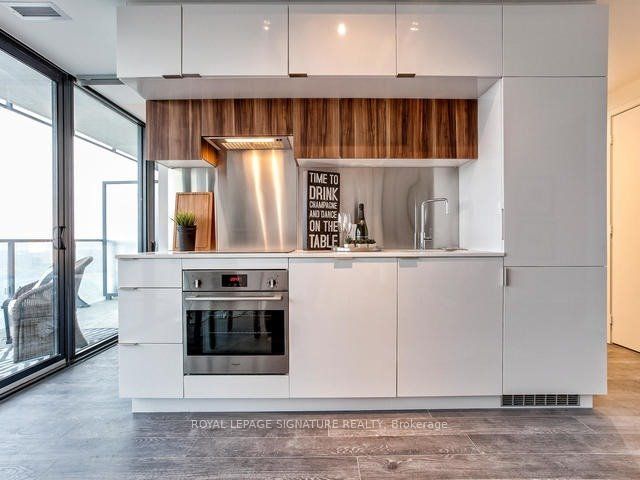 185 Roehampton Avenue #2805
