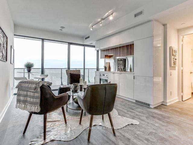 185 Roehampton Avenue #2805