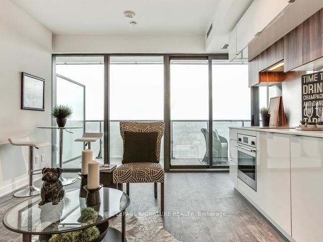 185 Roehampton Avenue #2805