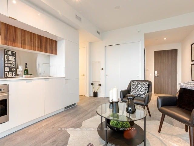 185 Roehampton Avenue #2805