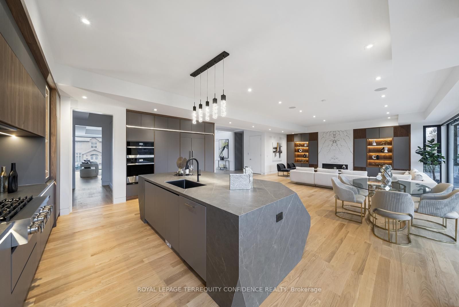 453 Hounslow Avenue