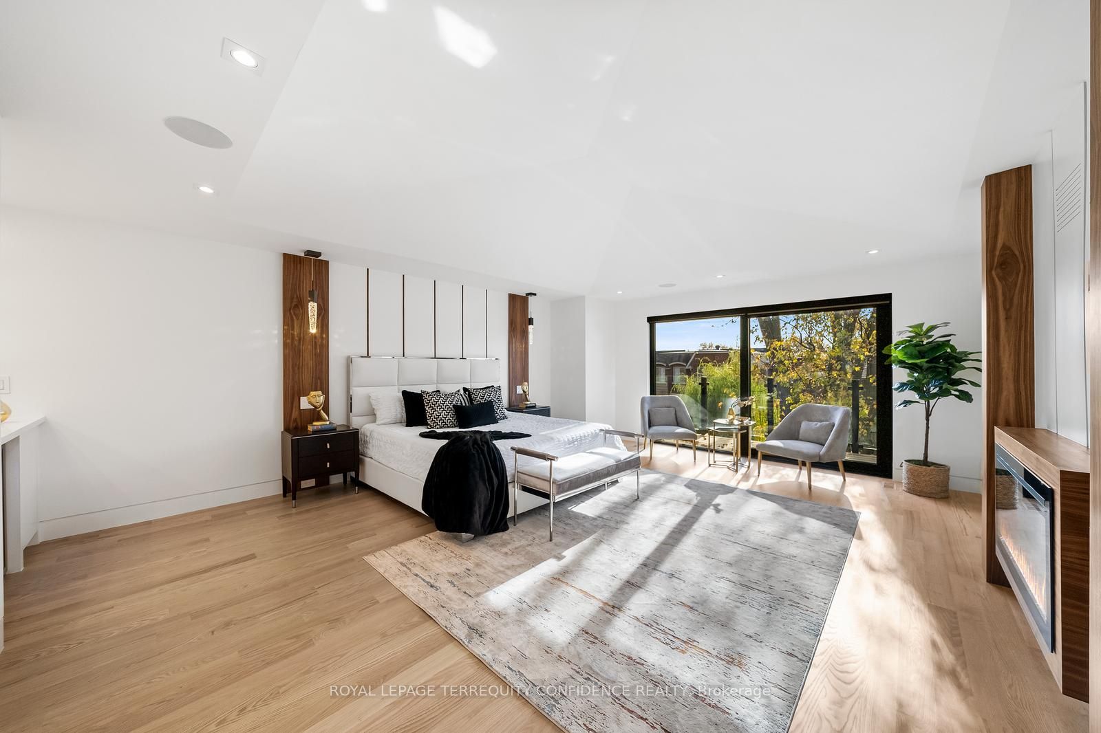453 Hounslow Avenue