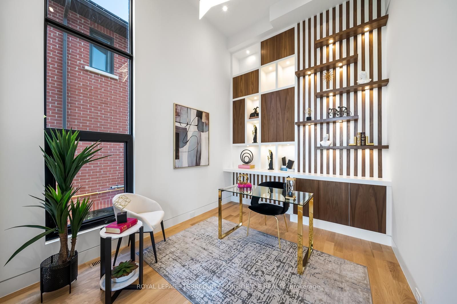 453 Hounslow Avenue