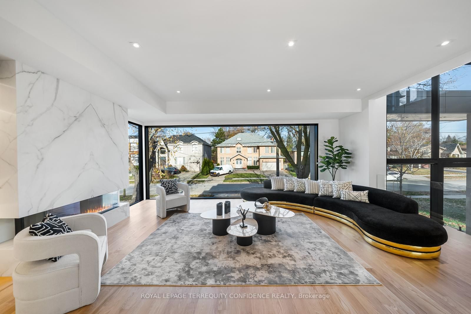 453 Hounslow Avenue