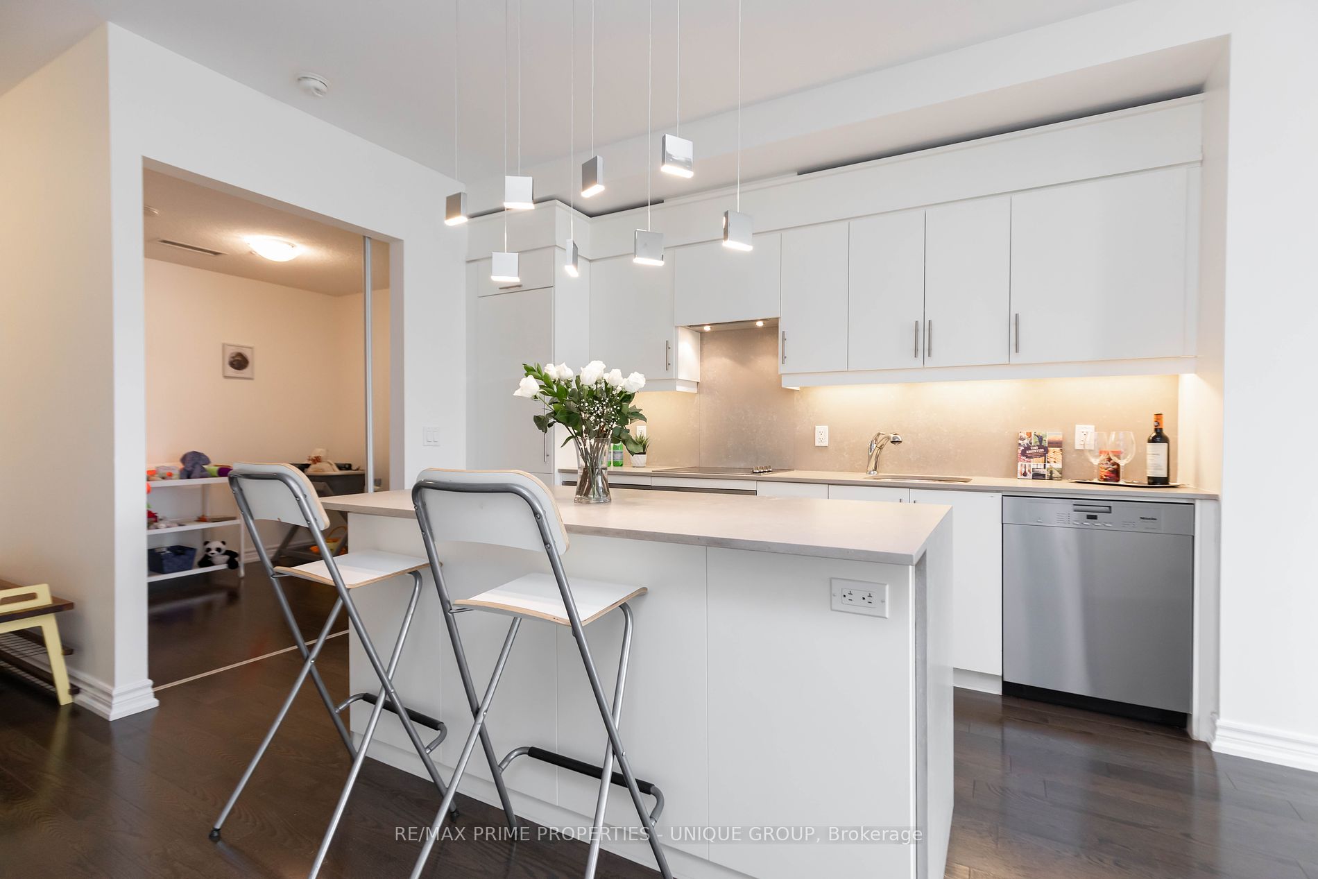 23 Glebe Rd W, #519