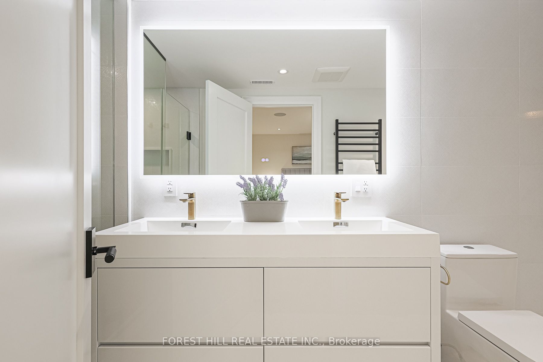 38 Burnaby Boulevard