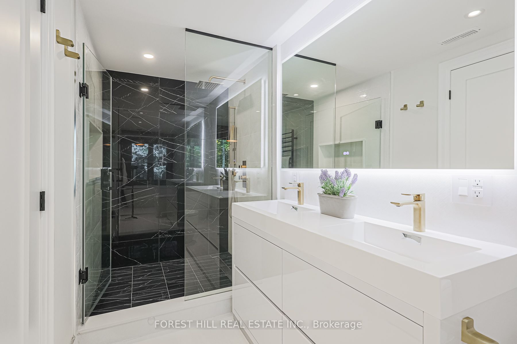 38 Burnaby Boulevard