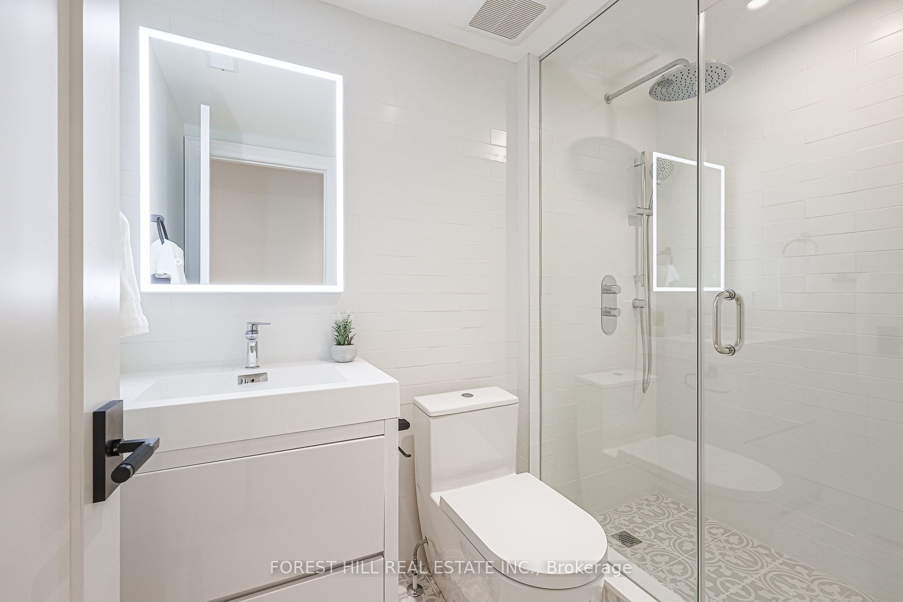 38 Burnaby Boulevard