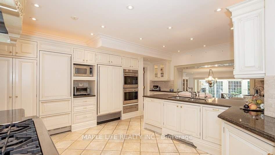 11 Dewbourne Ave