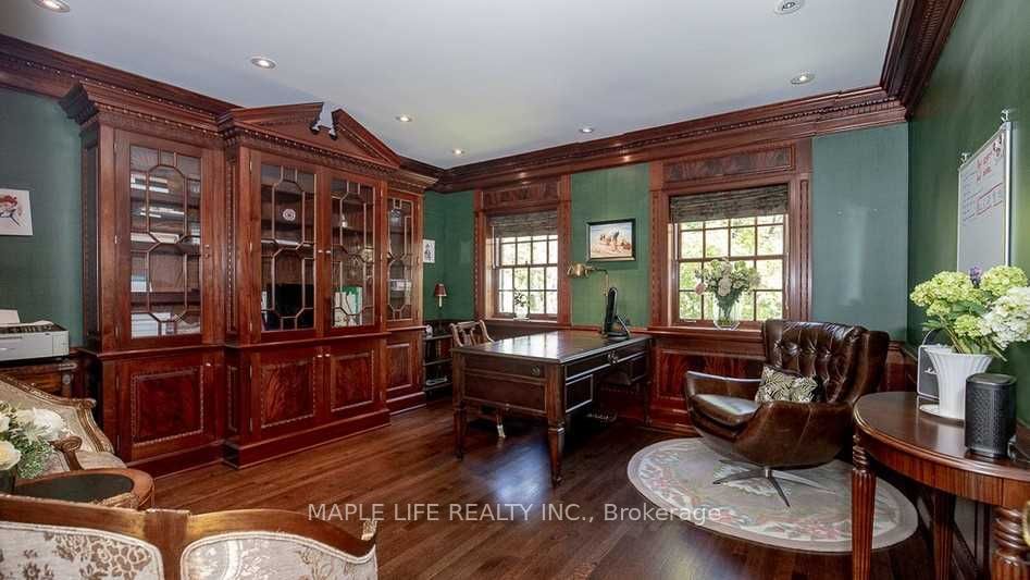 11 Dewbourne Ave