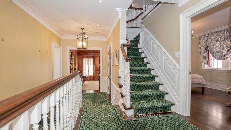 11 Dewbourne Ave