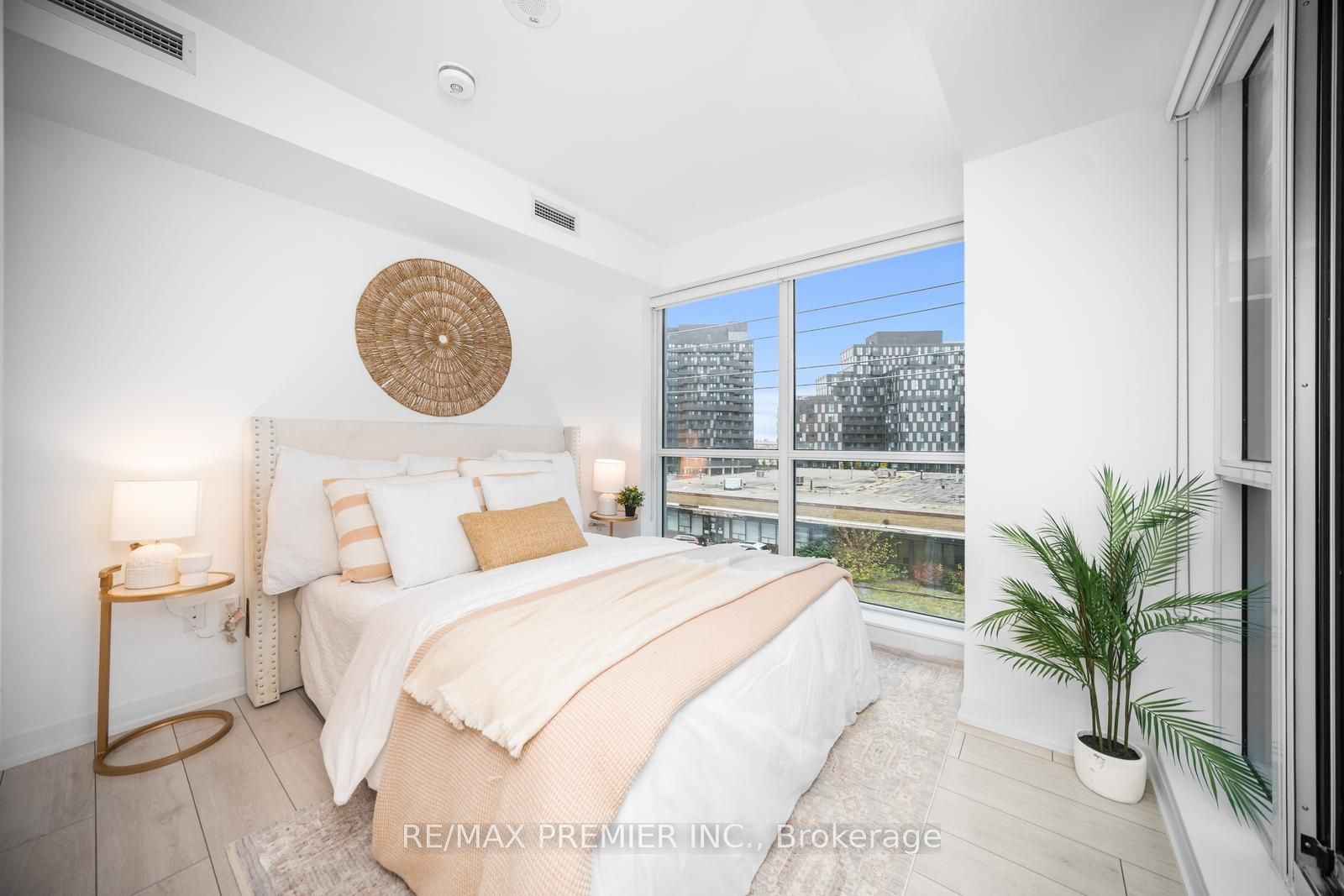 31 Tippett Rd, #445