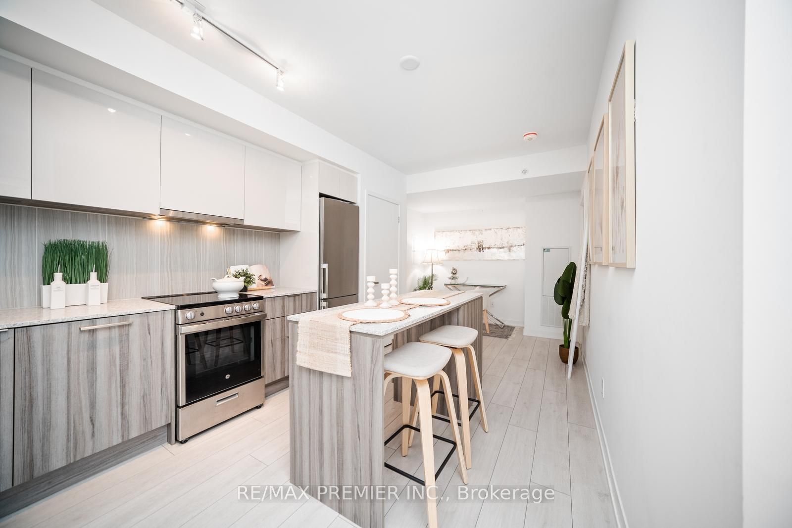 31 Tippett Rd, #445