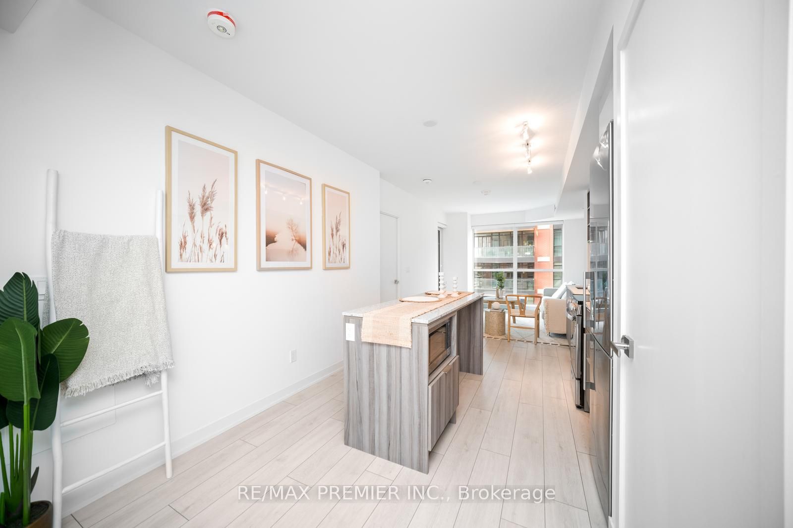 31 Tippett Rd, #445