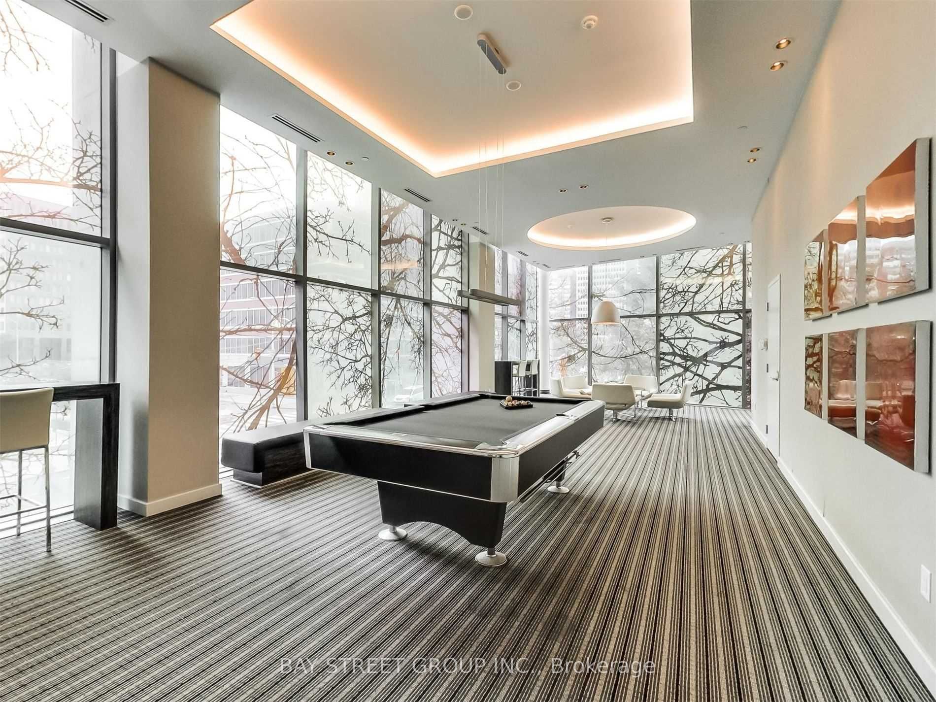 37 Grosvenor St, #305
