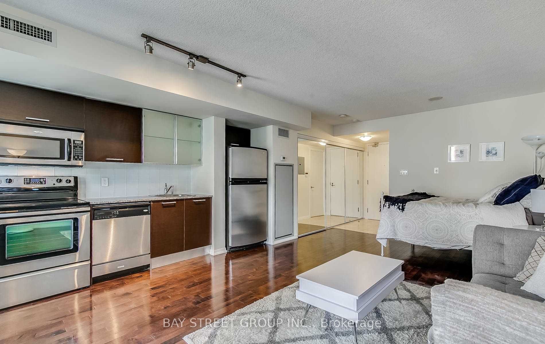 37 Grosvenor St, #305
