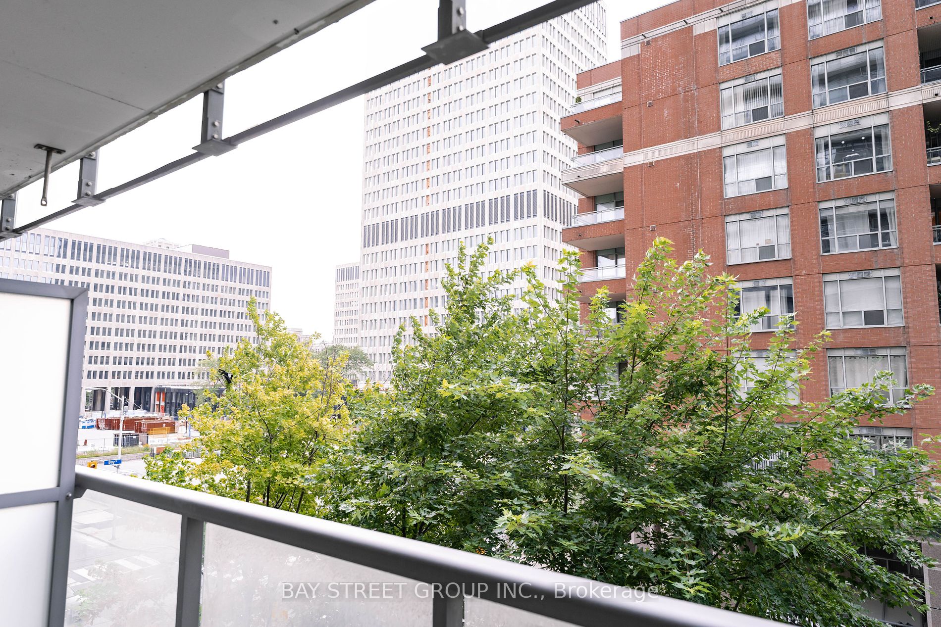 37 Grosvenor St, #305