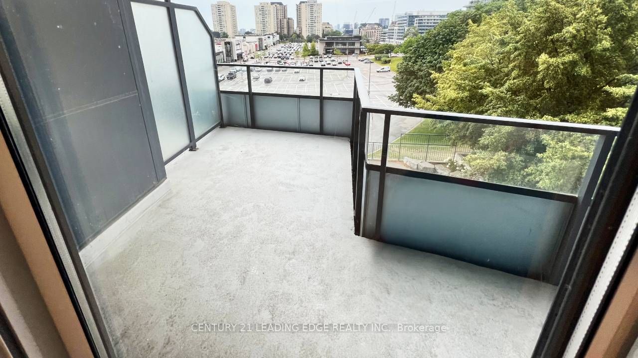 2885 Bayview Ave, #209