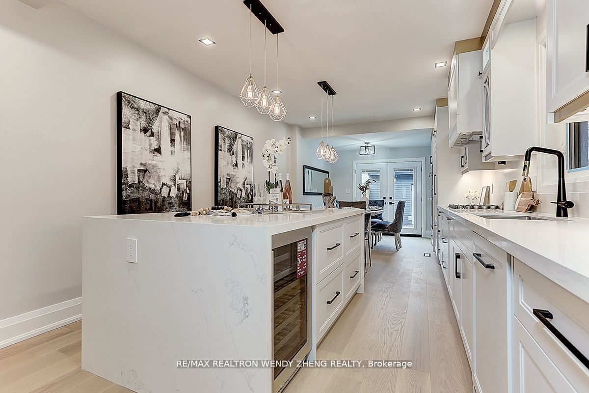 54 Montrose Ave