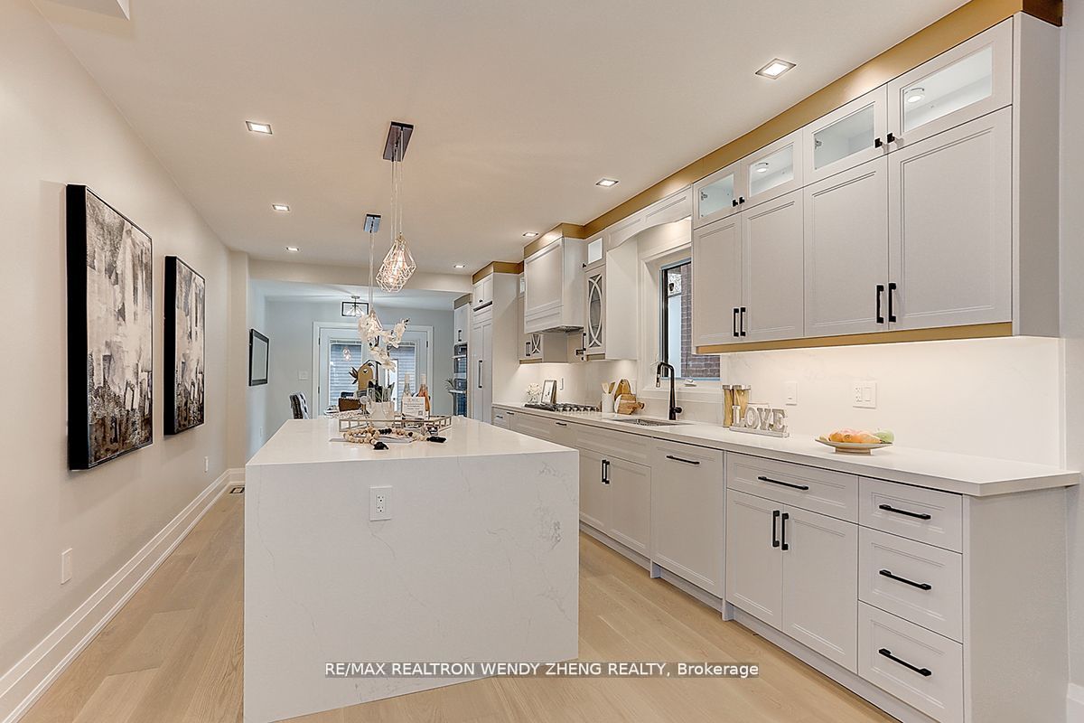 54 Montrose Ave