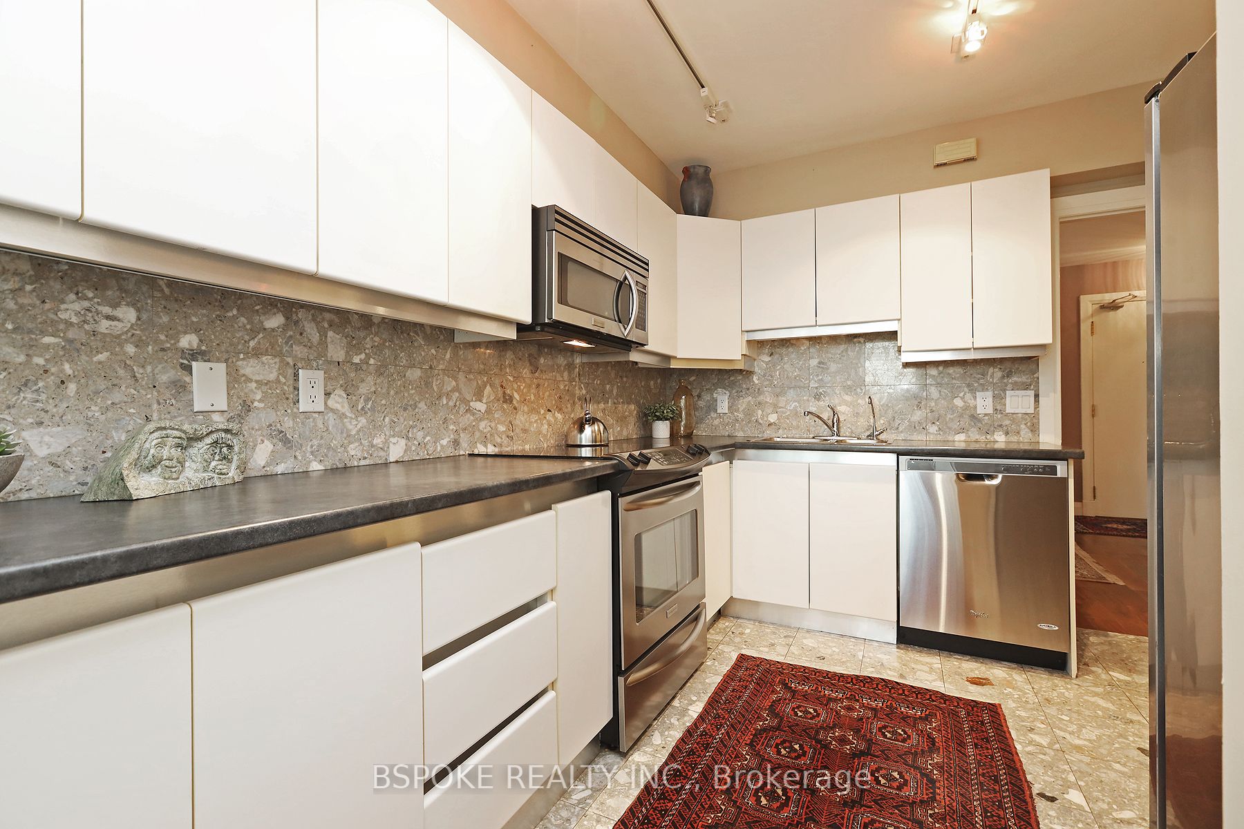 40 Rosehill Avenue, #701