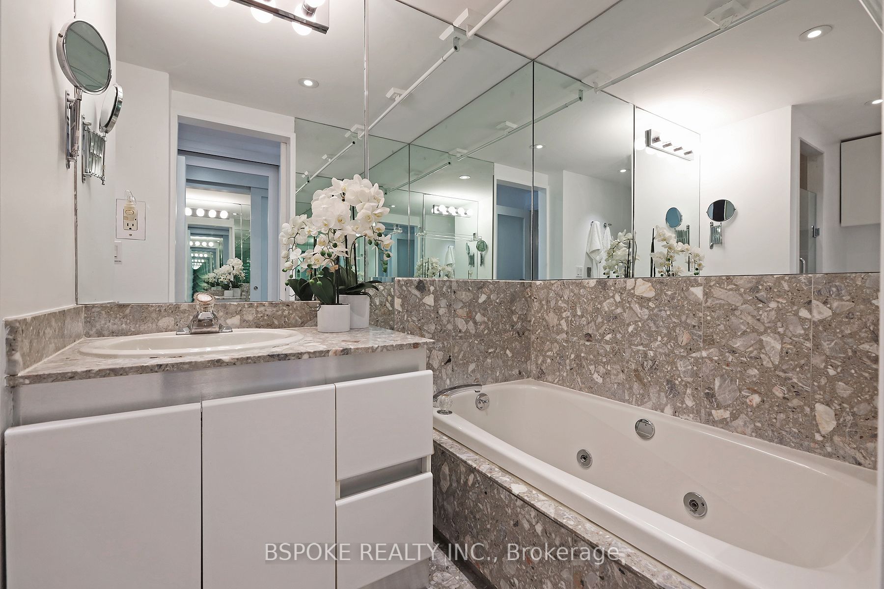 40 Rosehill Avenue, #701