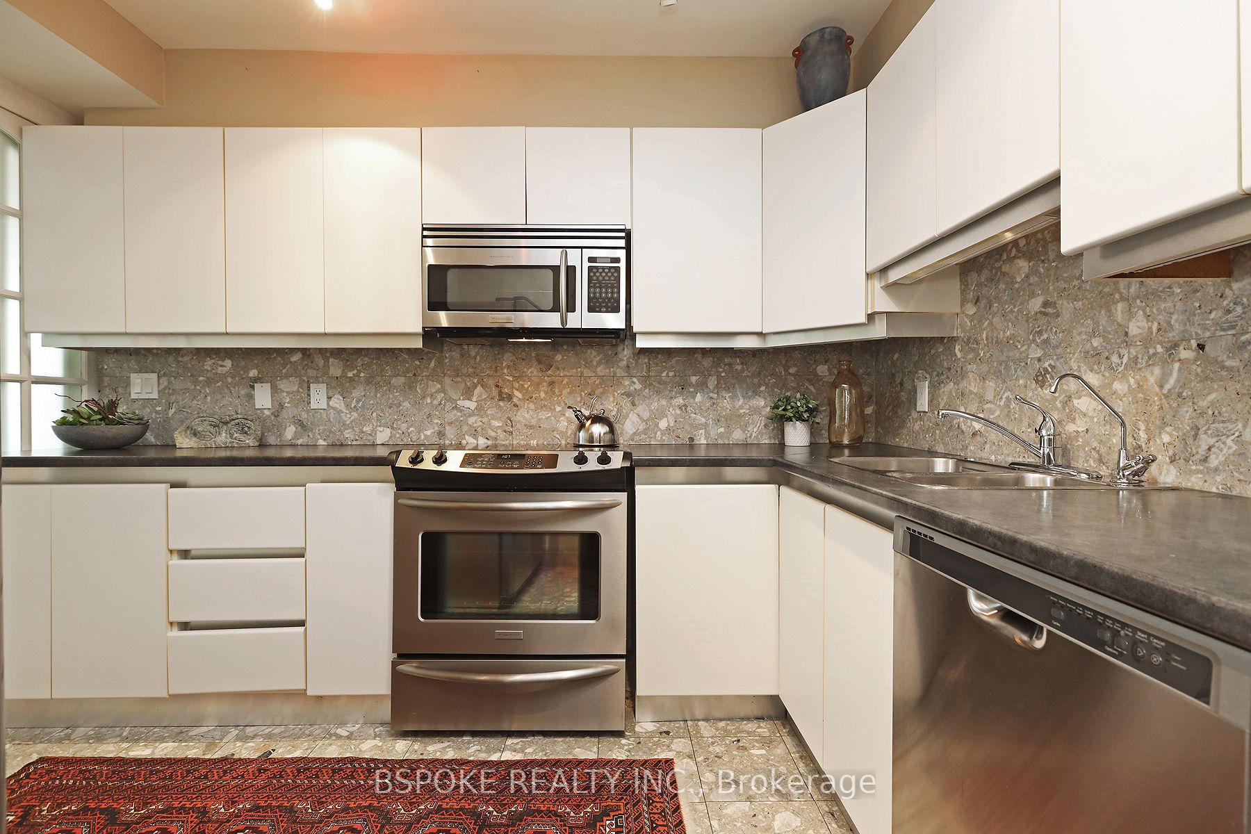40 Rosehill Avenue, #701