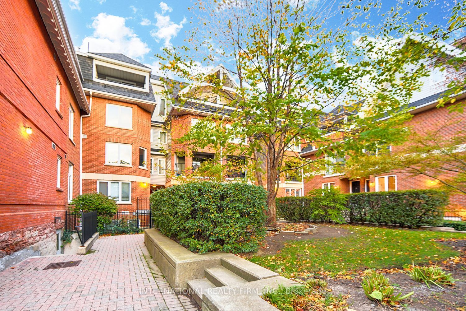 217 St George St, #6