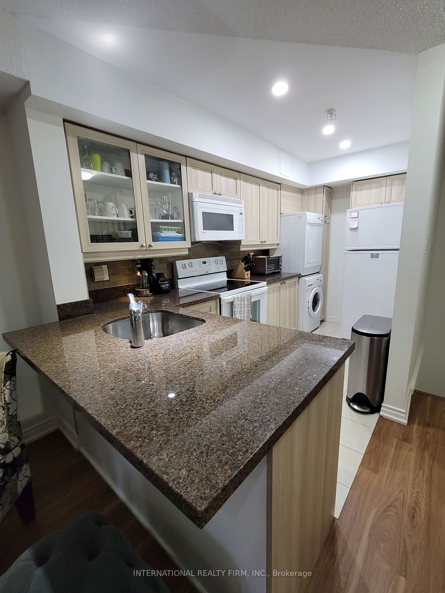 217 St George St, #6