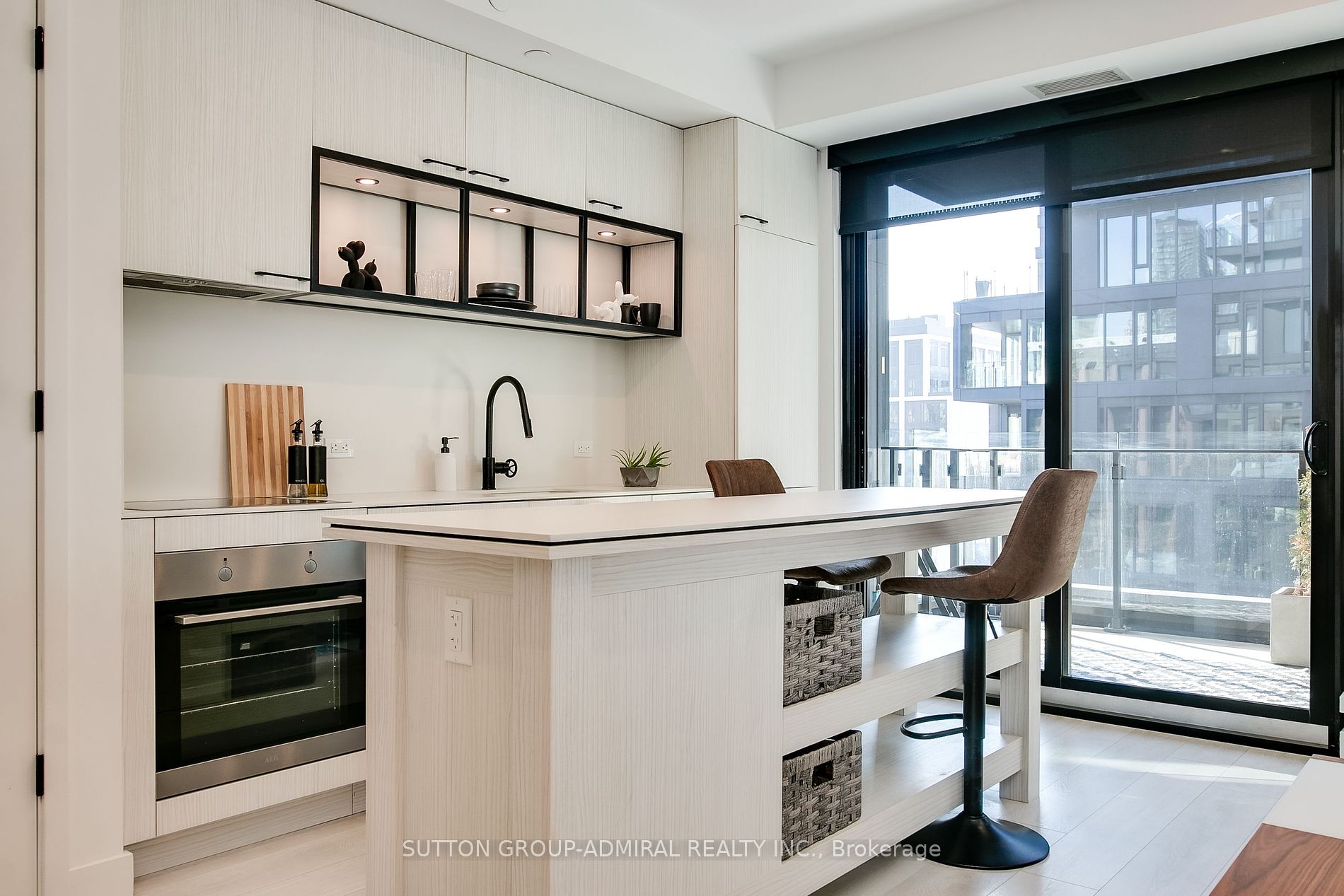 505 Richmond Street W, #828