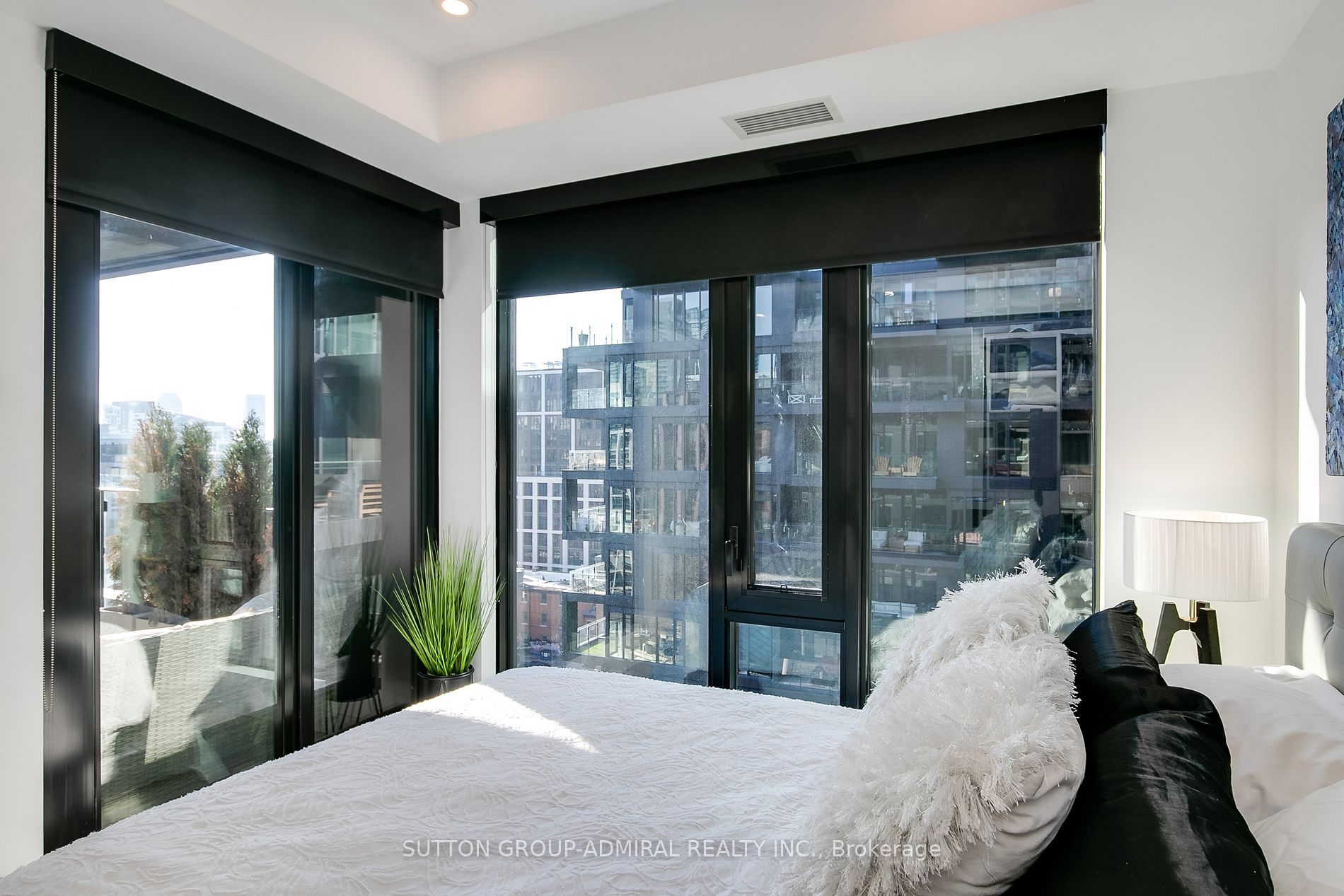 505 Richmond Street W, #828