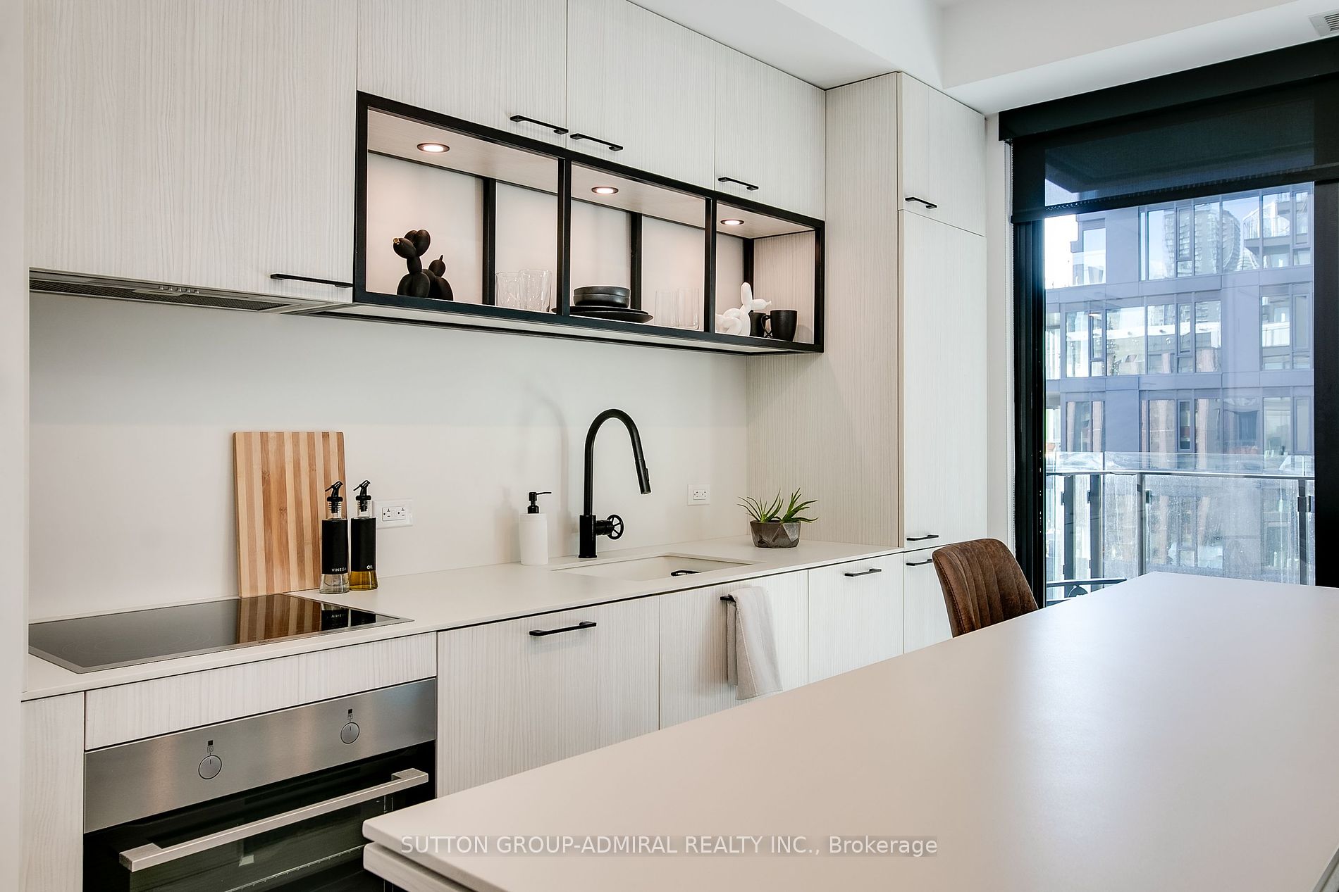 505 Richmond Street W, #828