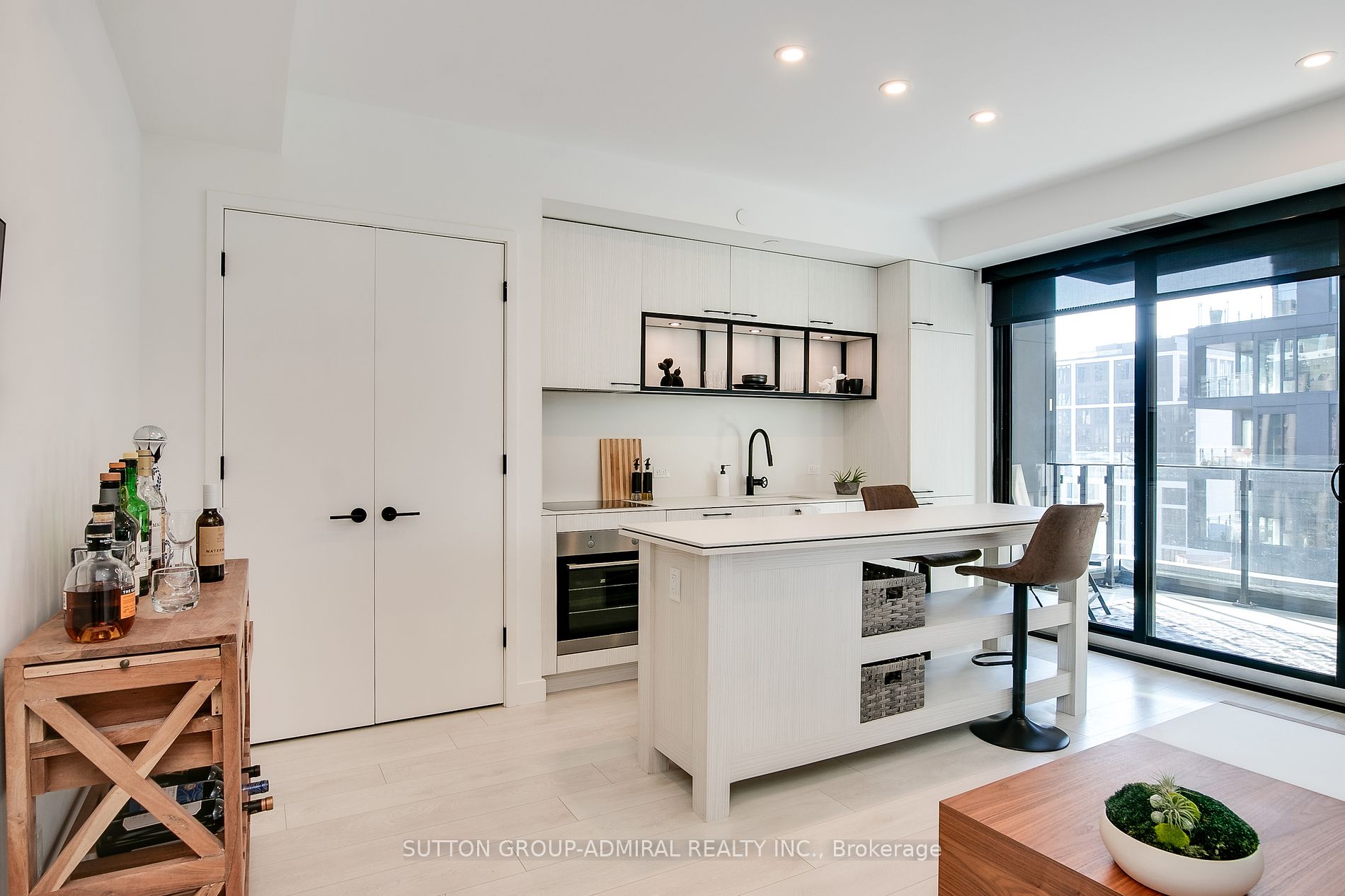 505 Richmond Street W, #828