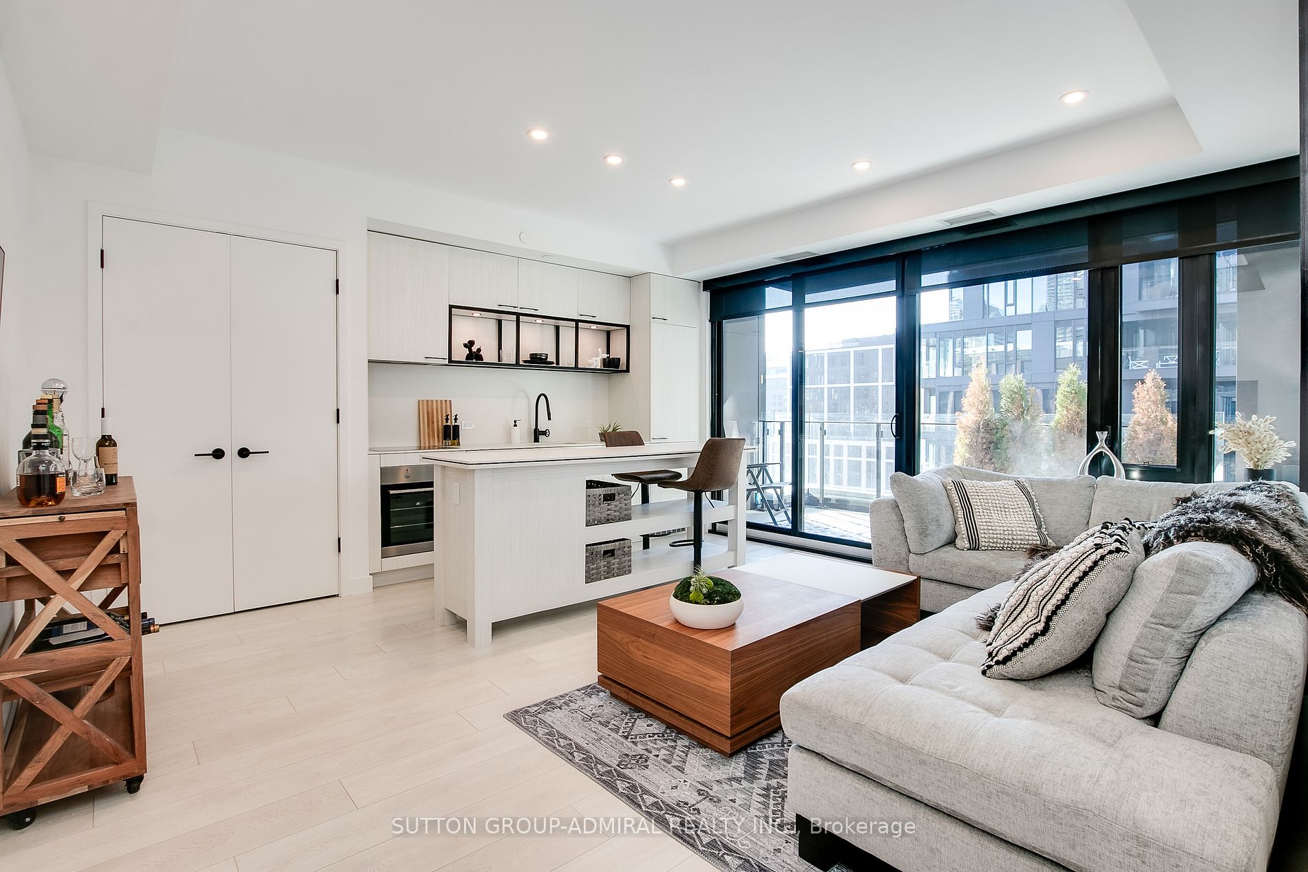 505 Richmond Street W, #828