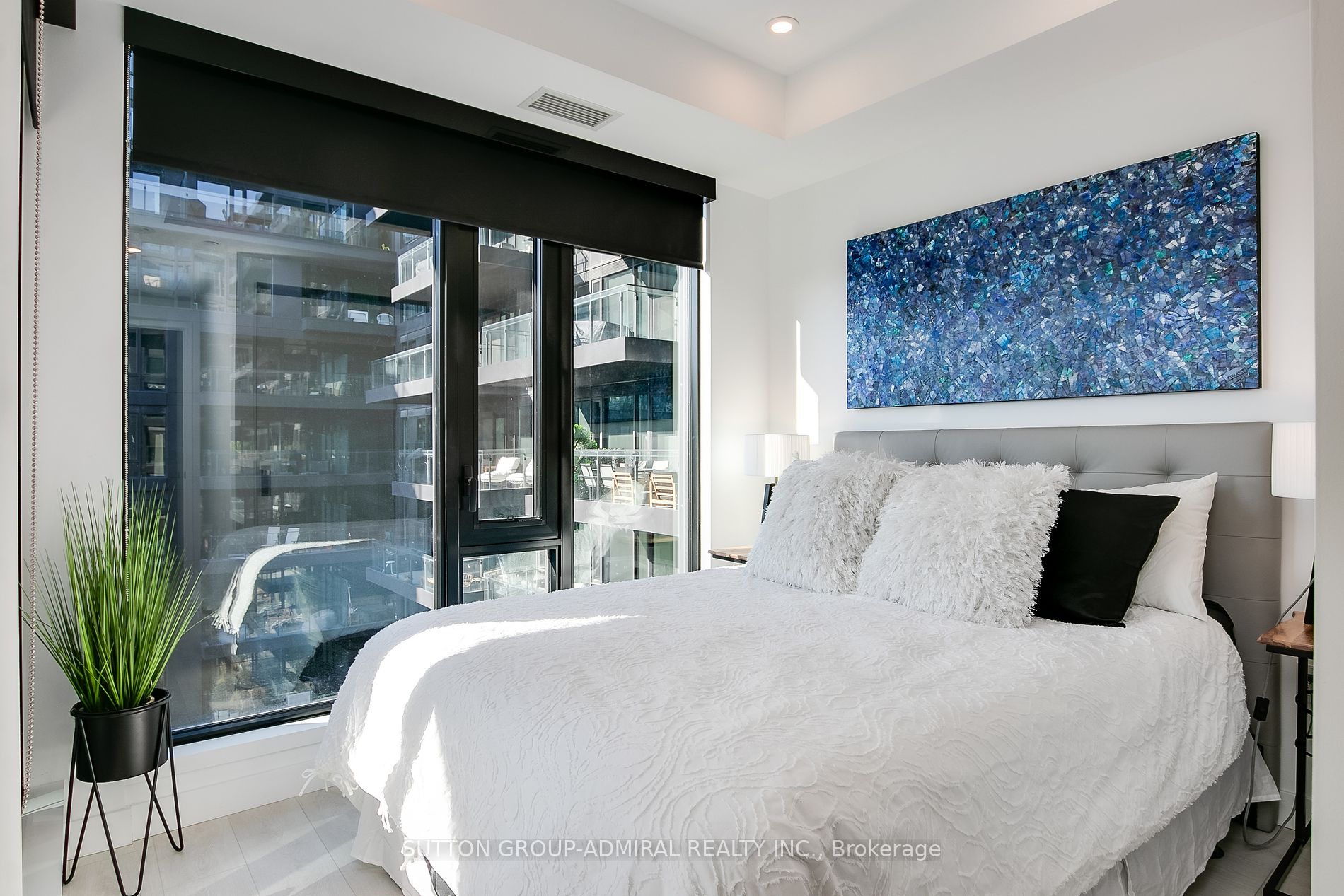 505 Richmond Street W, #828
