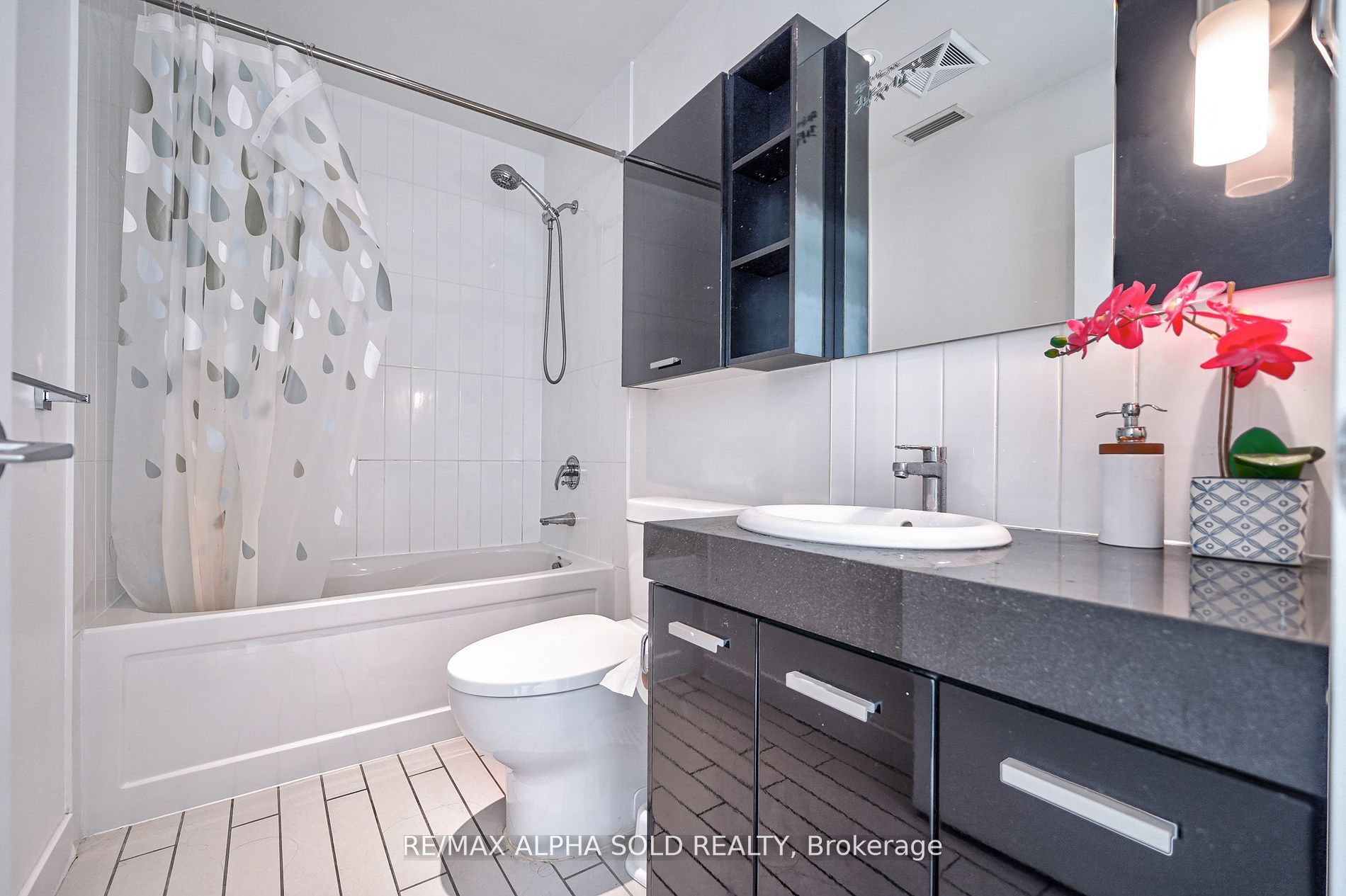 33 Singer Court, #3111