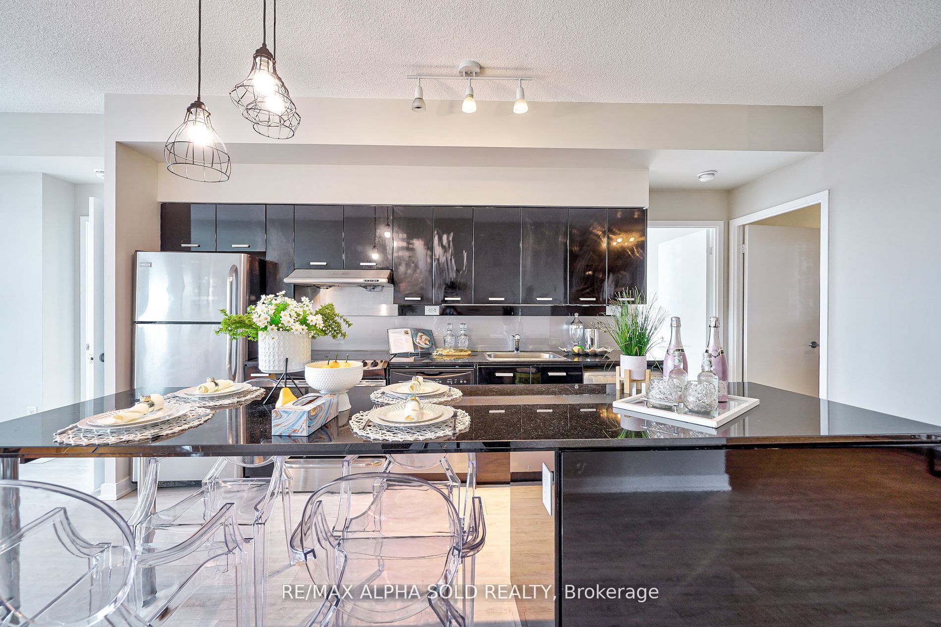 33 Singer Court, #3111