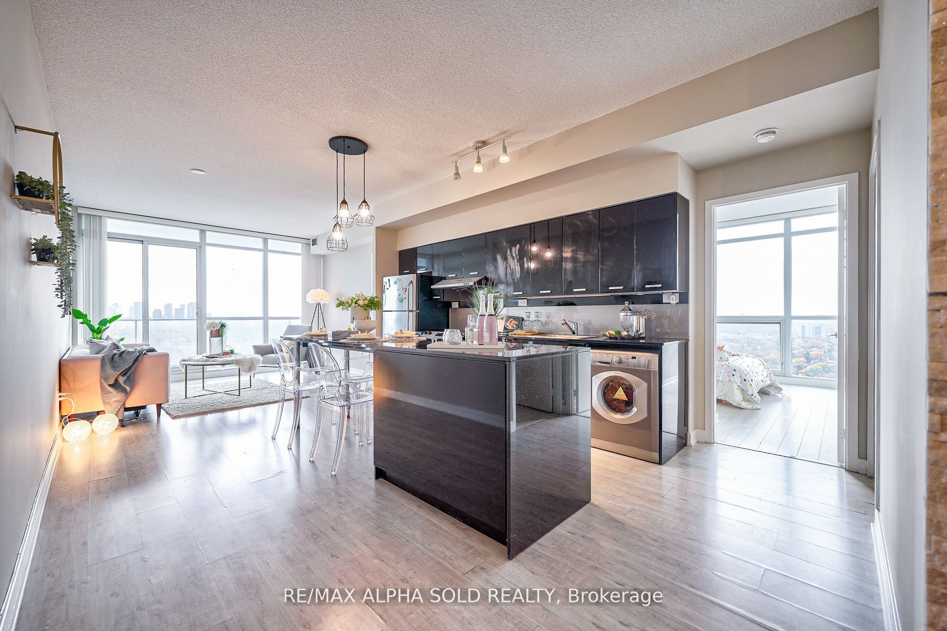 33 Singer Court, #3111