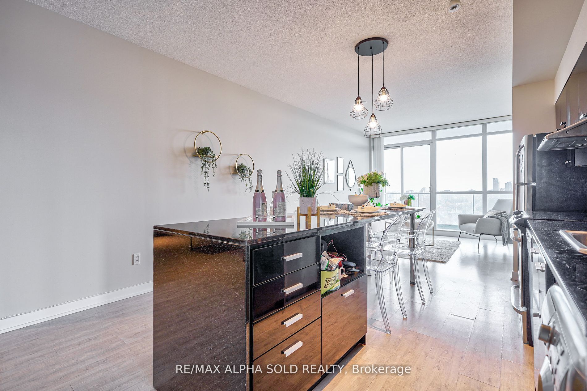 33 Singer Court, #3111