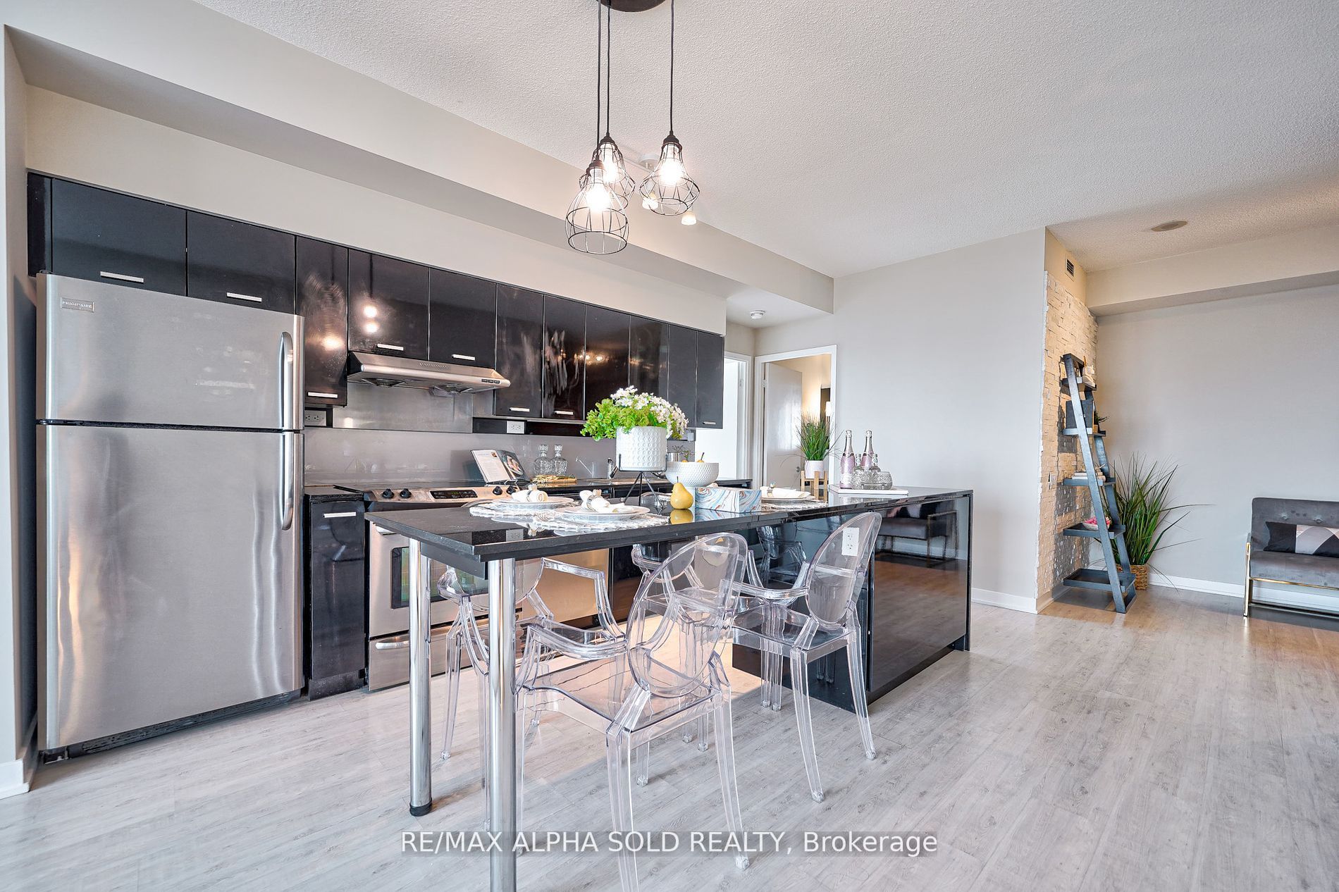 33 Singer Court, #3111