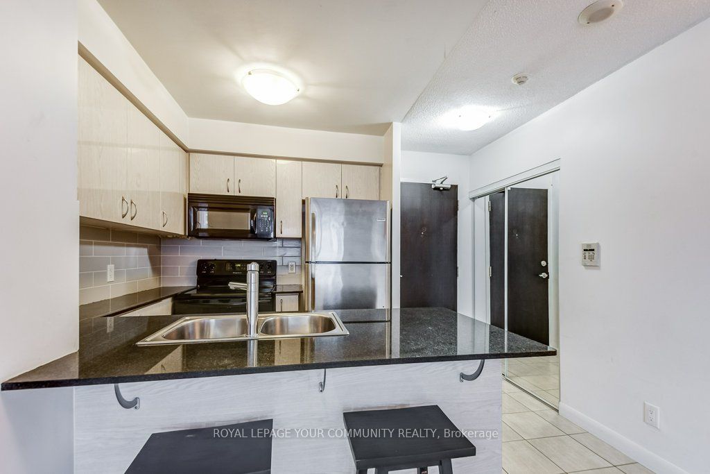 5793 Yonge St, #211