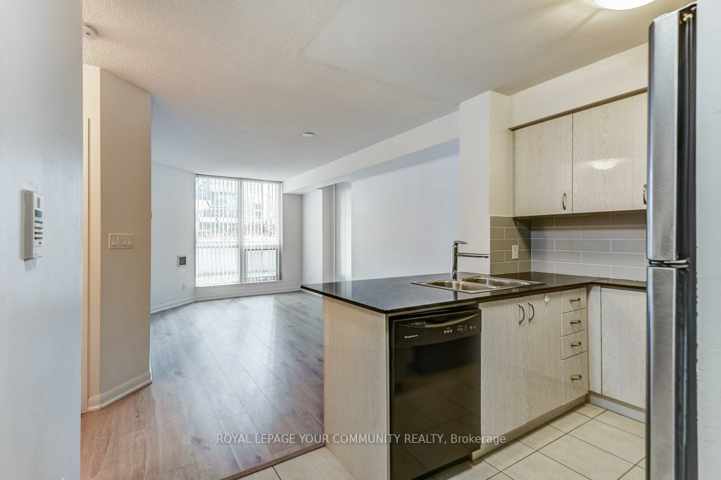 5793 Yonge St, #211
