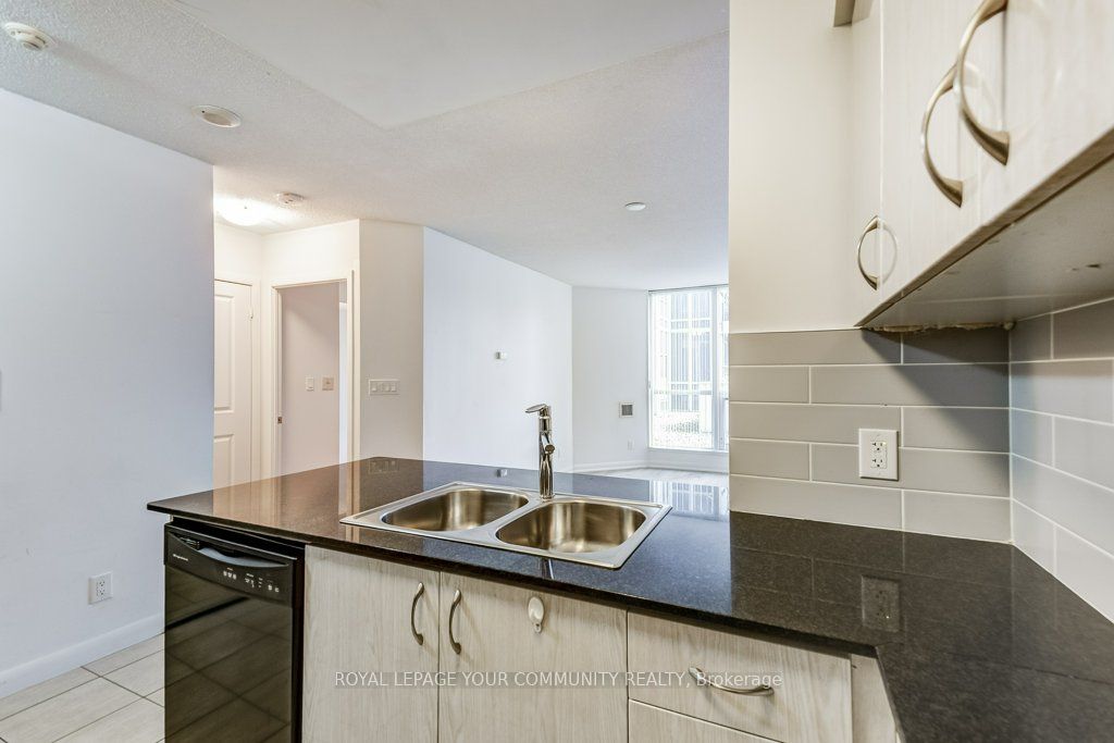 5793 Yonge St, #211