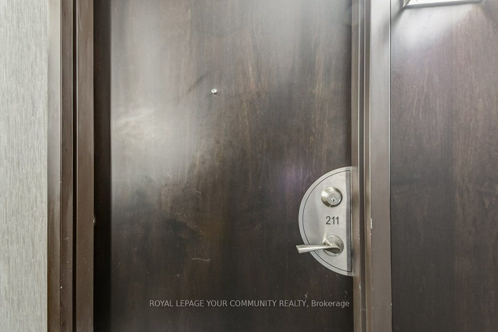 5793 Yonge St, #211