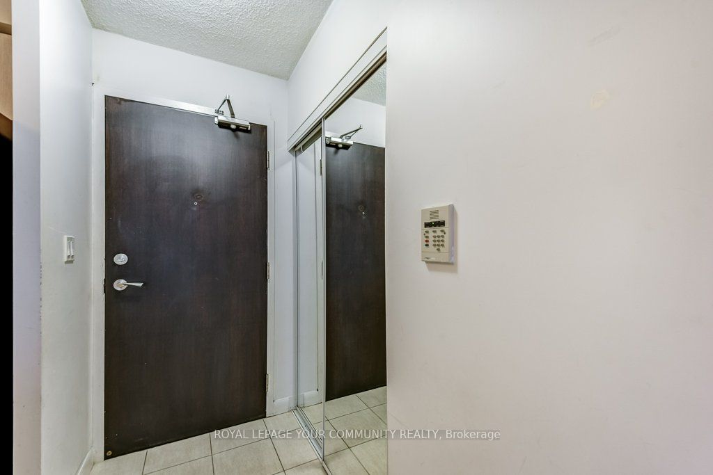 5793 Yonge St, #211